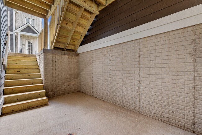 Building Photo - 1216 SW Des Moines St