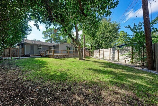 Building Photo - 2508 East Side Dr