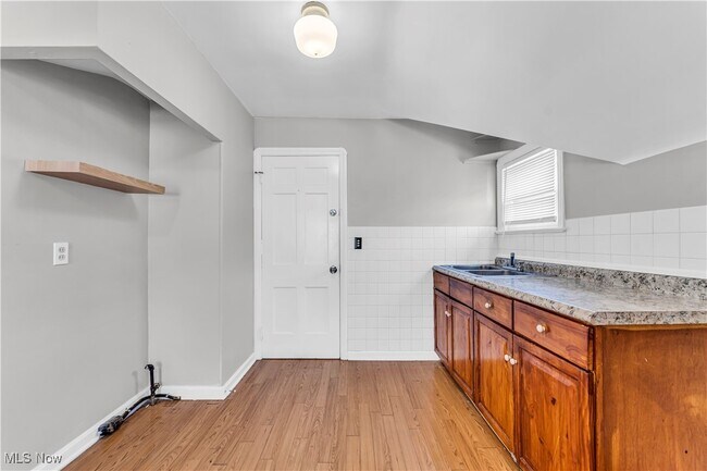 Building Photo - 15102 Edgewood Ave