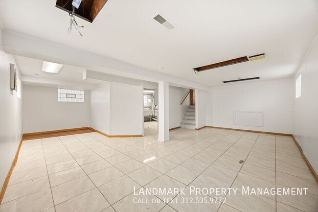 Building Photo - 8206 McVicker Ave