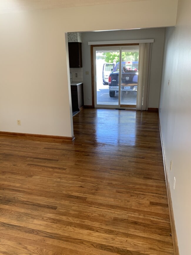 Building Photo - 639 E Hopocan Ave