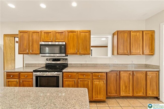 Building Photo - Beautifully updated Bethlehem home now available for rent that blends classic character with mode...