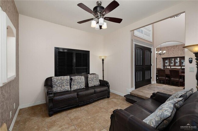 Building Photo - 682 Alto Bonito St