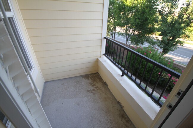 Building Photo - 3 Bed| 2 Bath | 1526 SF | Private 2 Car Garage | Condominium