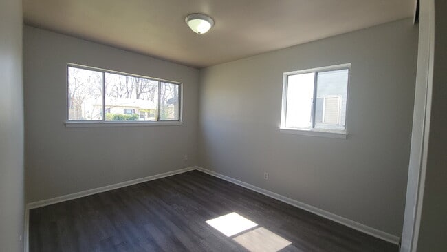 Building Photo - $400 off one month.  Call for details "Cha...