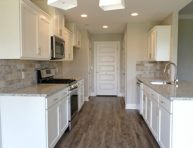 Building Photo - 1/2 off first month rent!  Three Bedroom Two Bath - Now $1,799 a month!