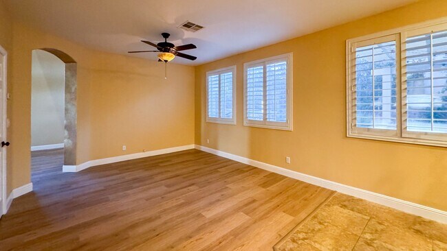 Building Photo - Freshly Updated 3BD Home, Island Kitchen &...