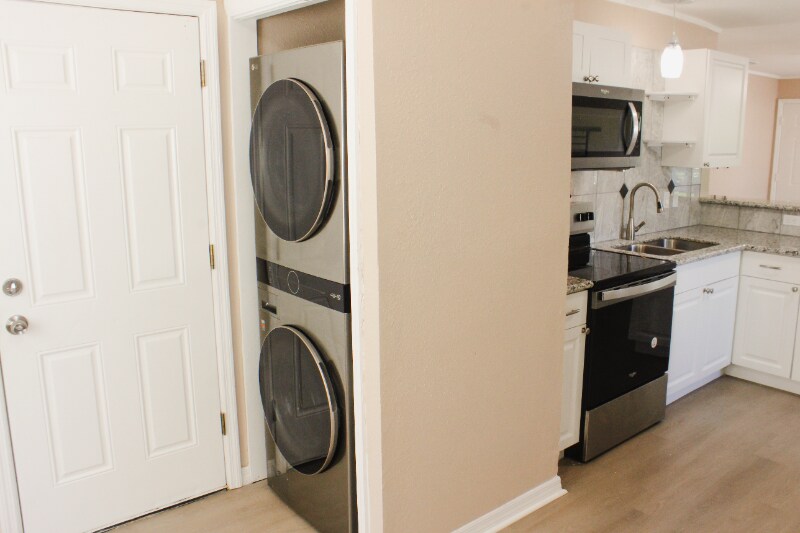 Building Photo - 720 East Harbor Dr S