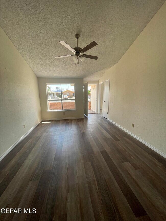 Building Photo - 845 Montera Rd