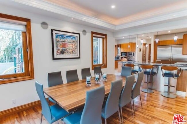 Building Photo - 9033 Cresta Dr