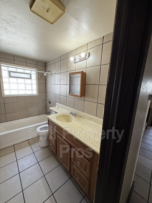 Building Photo - 6537 N 58th St