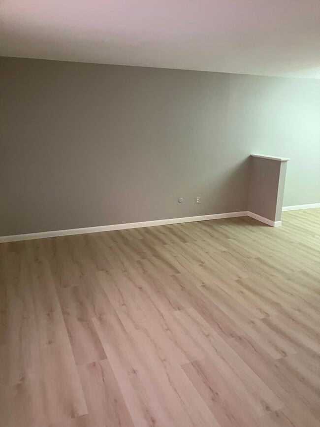 Building Photo - Clay/Cicero area 3 bedroom, 2 bath spit level ranch