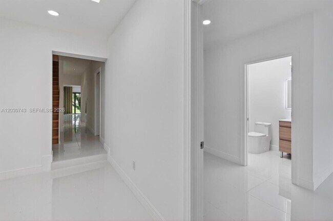 Building Photo - 8875 SW 62nd Terrace