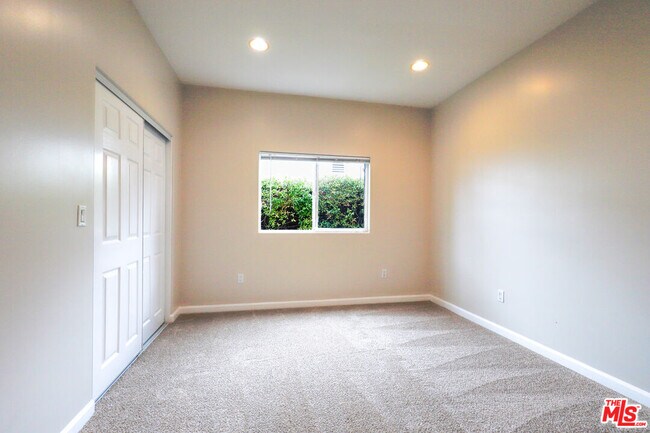 Building Photo - 2210 Manning Ave