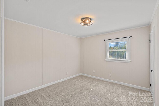 Building Photo - 540 Hoover Rd