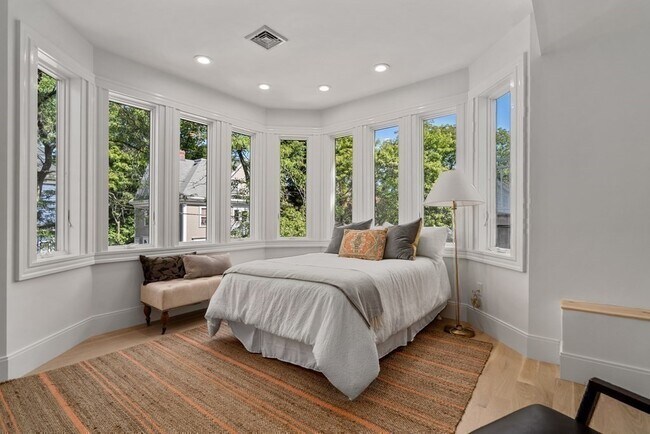 Building Photo - 89 University Rd