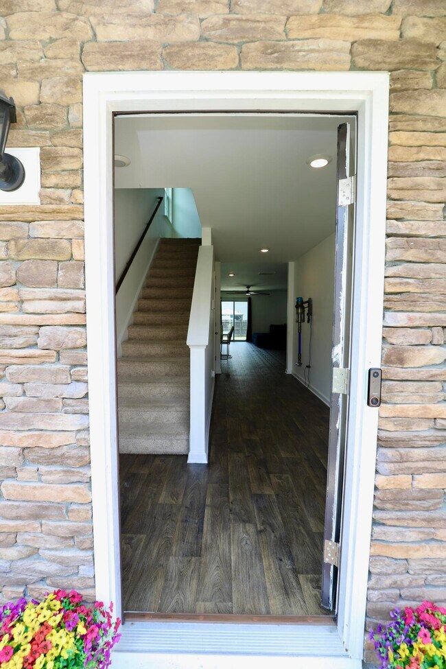 Building Photo - 2037 Elmridge Rd