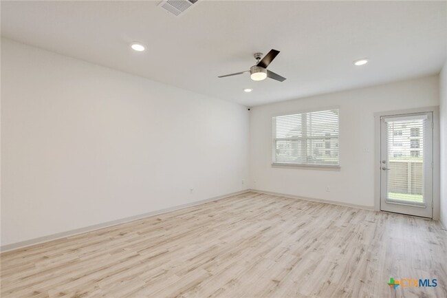 Building Photo - 121 Fairfax Ave