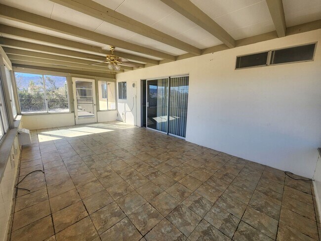Building Photo - Newly Remodeled Large 3 Bedroom 2 Bath Home