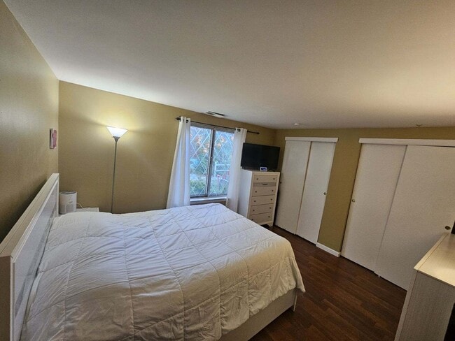 Master bedroom - 200 Skyline Dr