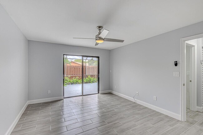 Building Photo - 1240 Summit Pl Cir