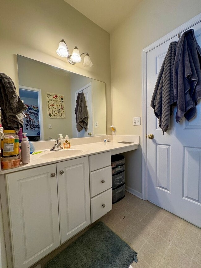 Building Photo - 50% Off First Month! Spacious 3BR Townhome...
