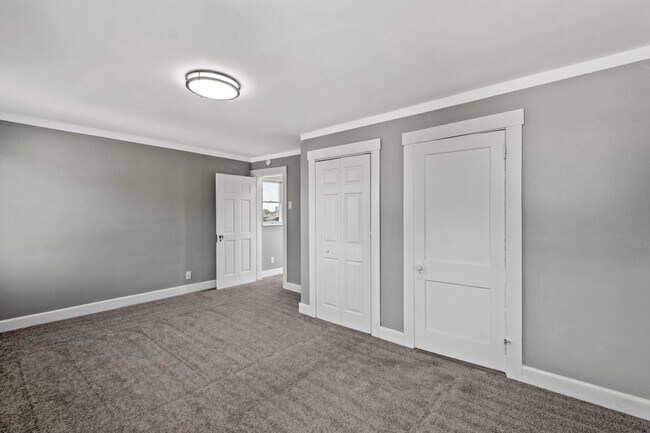 Building Photo - Gorgeous 2 bedroom home in West Mifflin available now!
