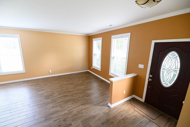 Building Photo - 2000 Lannigan Dr