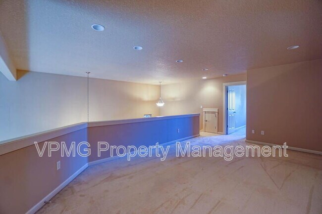Building Photo - 8019 NE 61st St