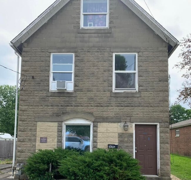 Primary Photo - 143 Harris St