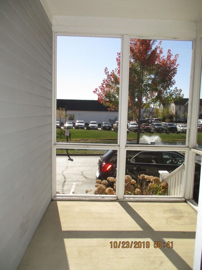 Building Photo - Traditions at Powell