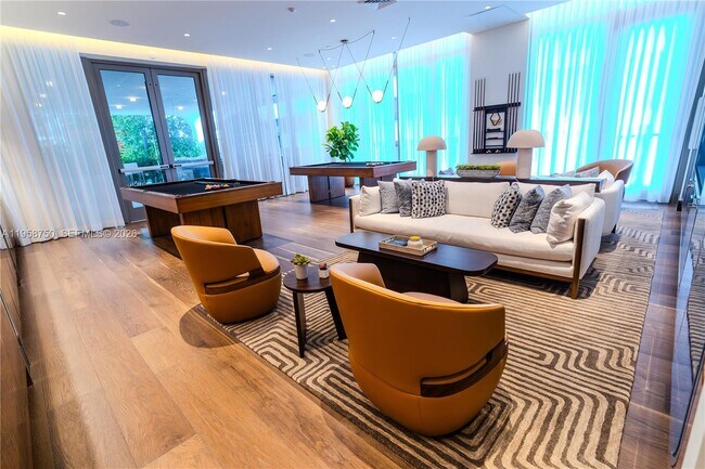 Building Photo - 2678 Tigertail Ave