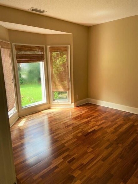 Building Photo - 341 Pebble Trail