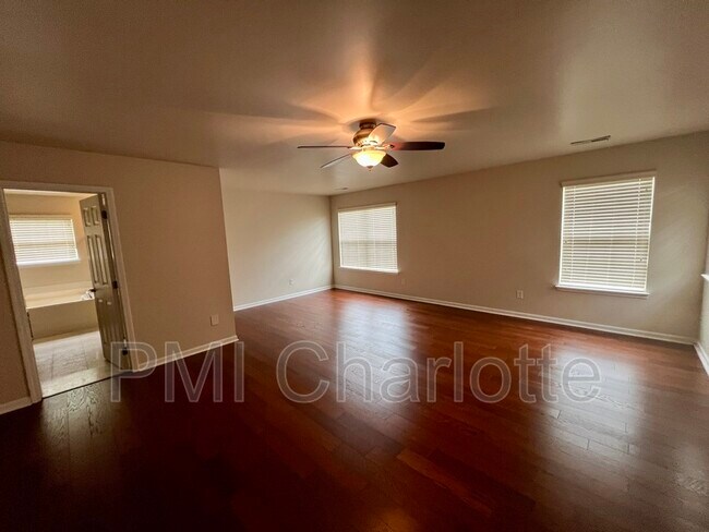 Building Photo - 7001 Mountain Top Ct