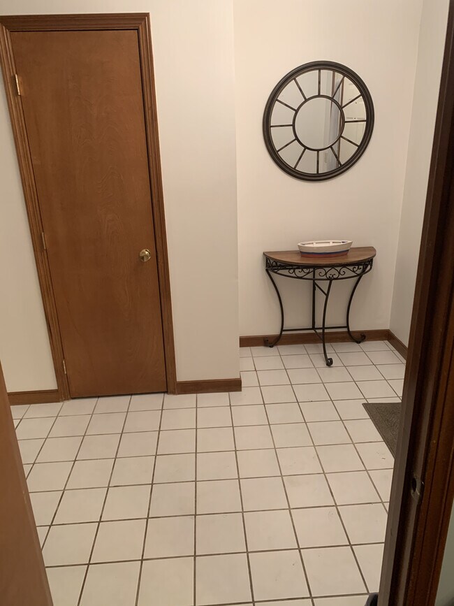 Building Photo - 5546 Breshly Way