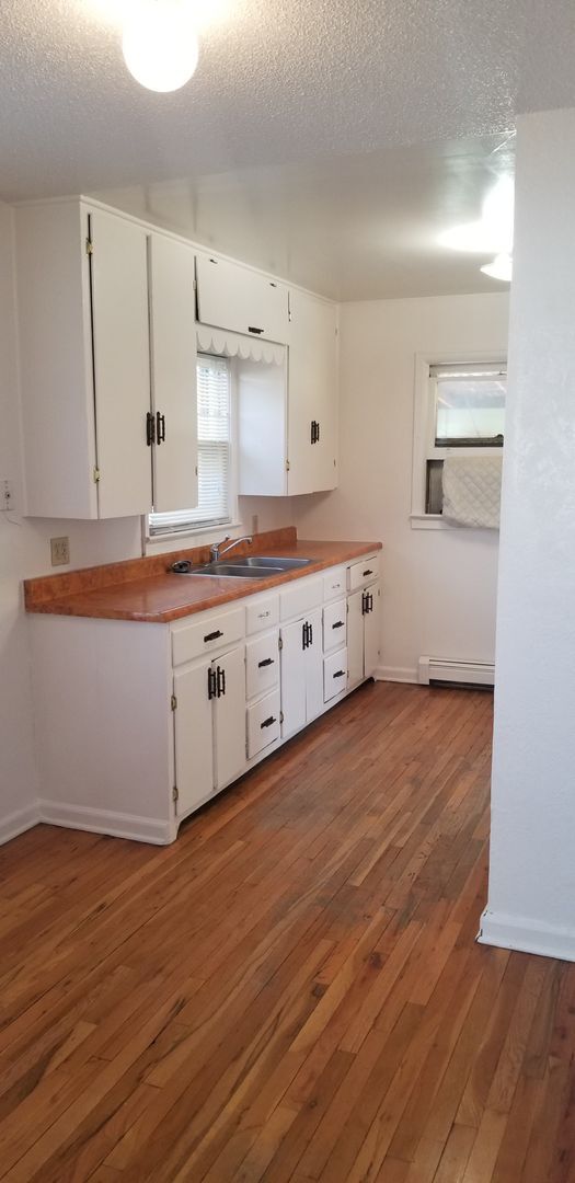 Building Photo - 2 Bed 1 bath house with carport