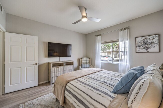 Building Photo - fully furnished, 1 bed, 1 bath condo in gated community