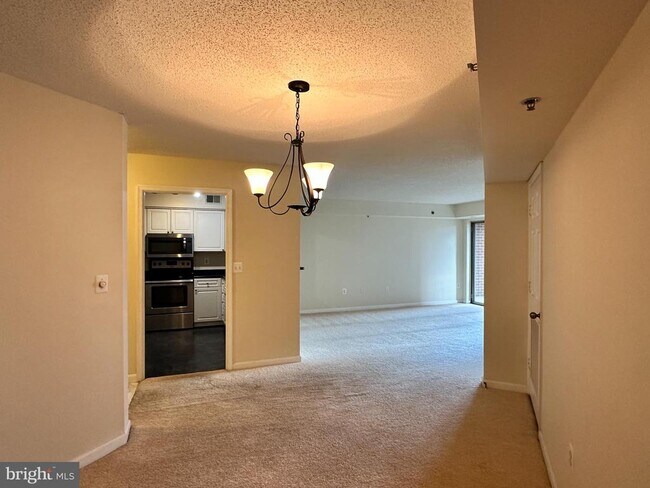 Building Photo - 2181 Jamieson Ave