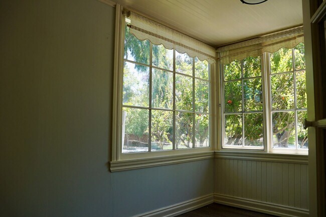 Building Photo - Charming Craftsman Style Home for Rent in ...