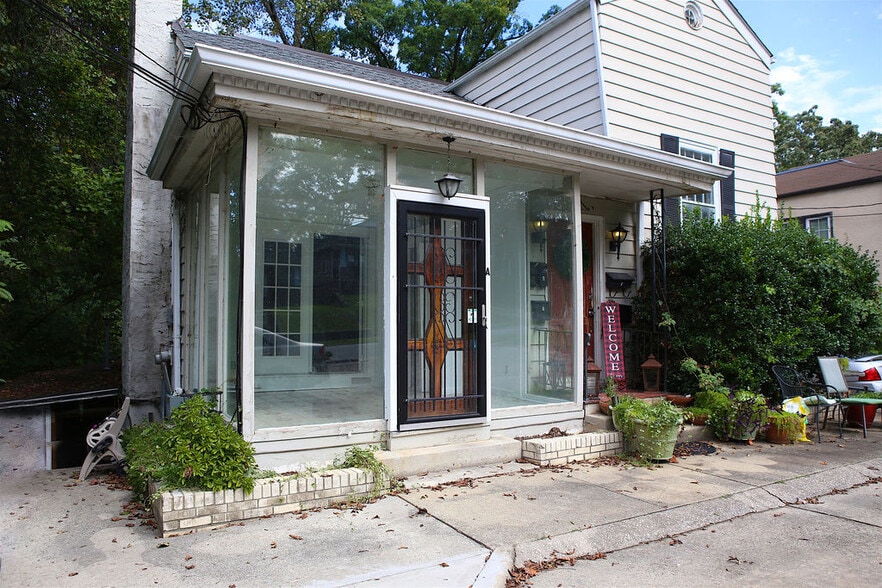 Building Photo - 1806 Walker Ave