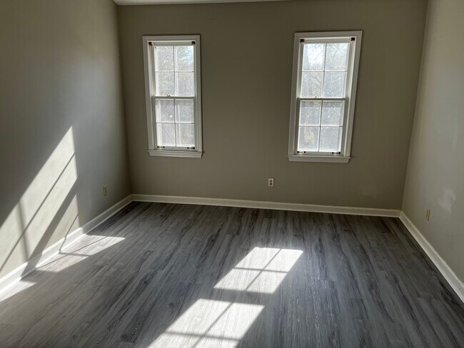 Building Photo - 150 Timber Valley Ln