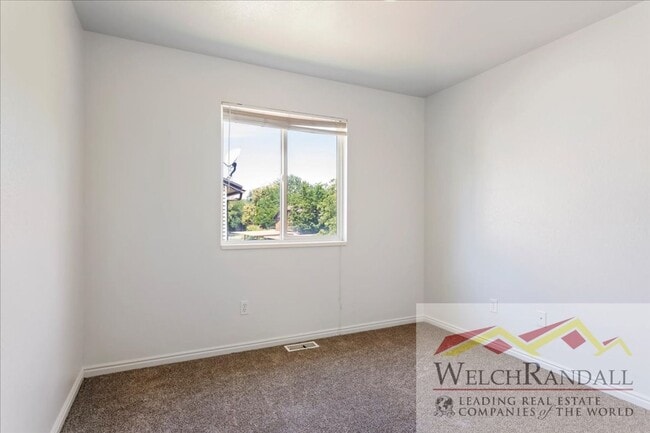 Building Photo - Beautiful 3 Bed 1.5 Bath Townhome in Ogden
