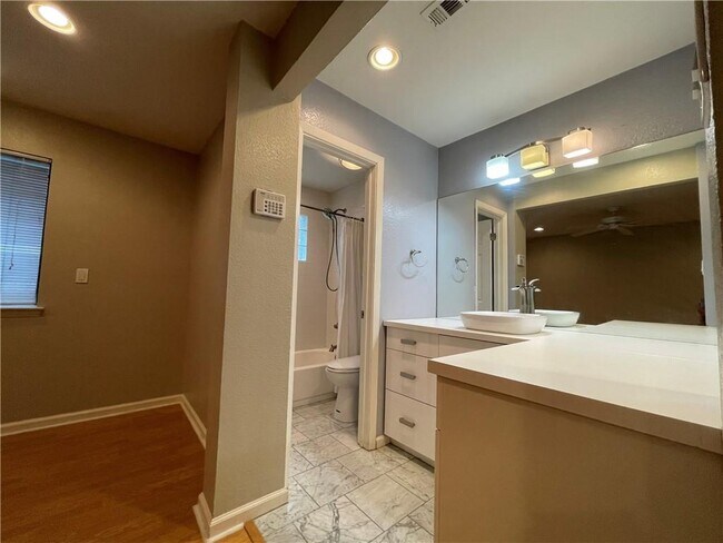 Building Photo - 8406 Birmingham Dr