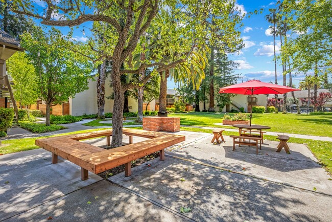 Building Photo - Walnut Creek! 1 bedroom 1 bathroom, Walk t...
