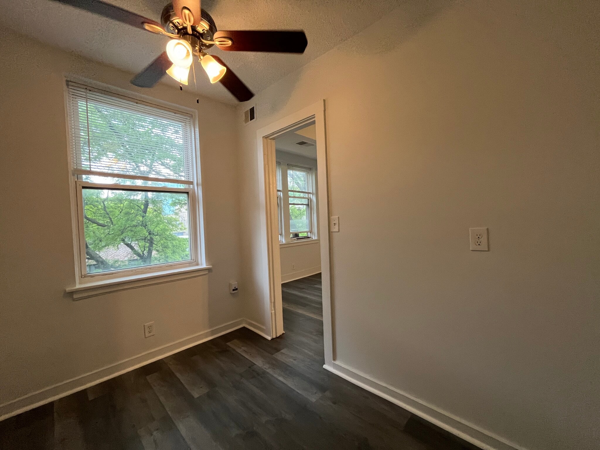 Building Photo - 3727 N Pine Grove Ave