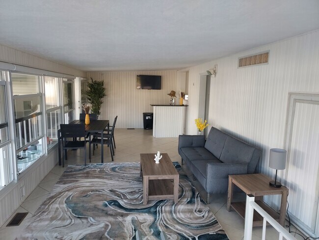 Building Photo - 17500 Primrose Ct