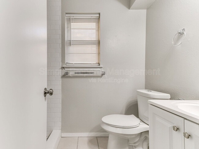 Building Photo - 8510 Candlewood Dr