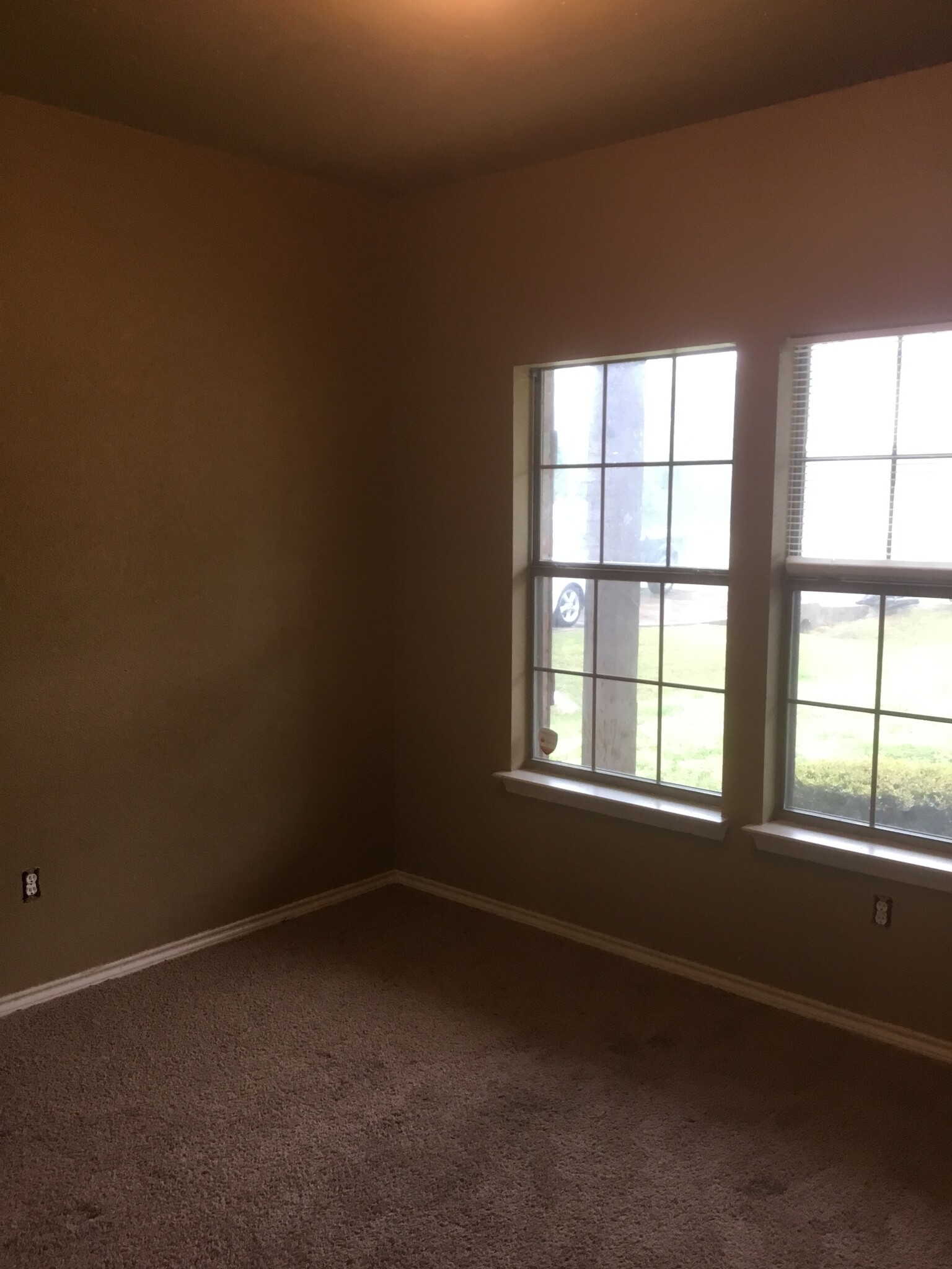 Building Photo - 502 Spring Dr