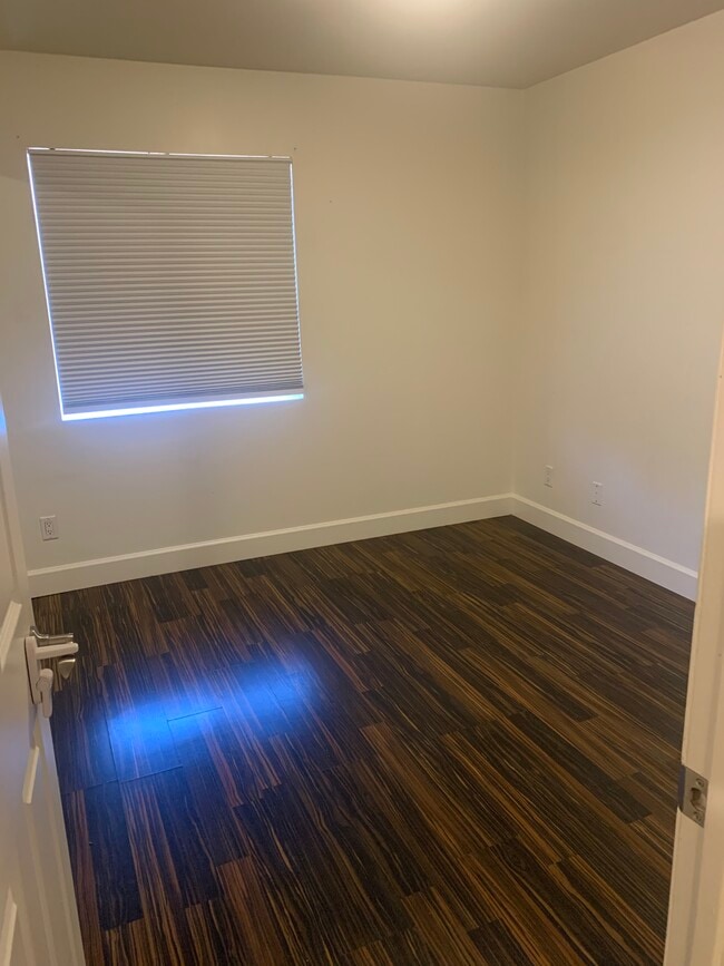 Building Photo - 2312 W Lindner Ave