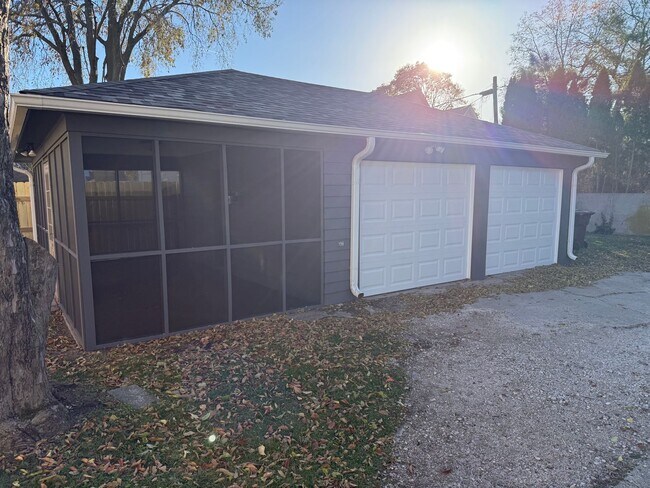 Building Photo - Gardiner Ave S. 223-225